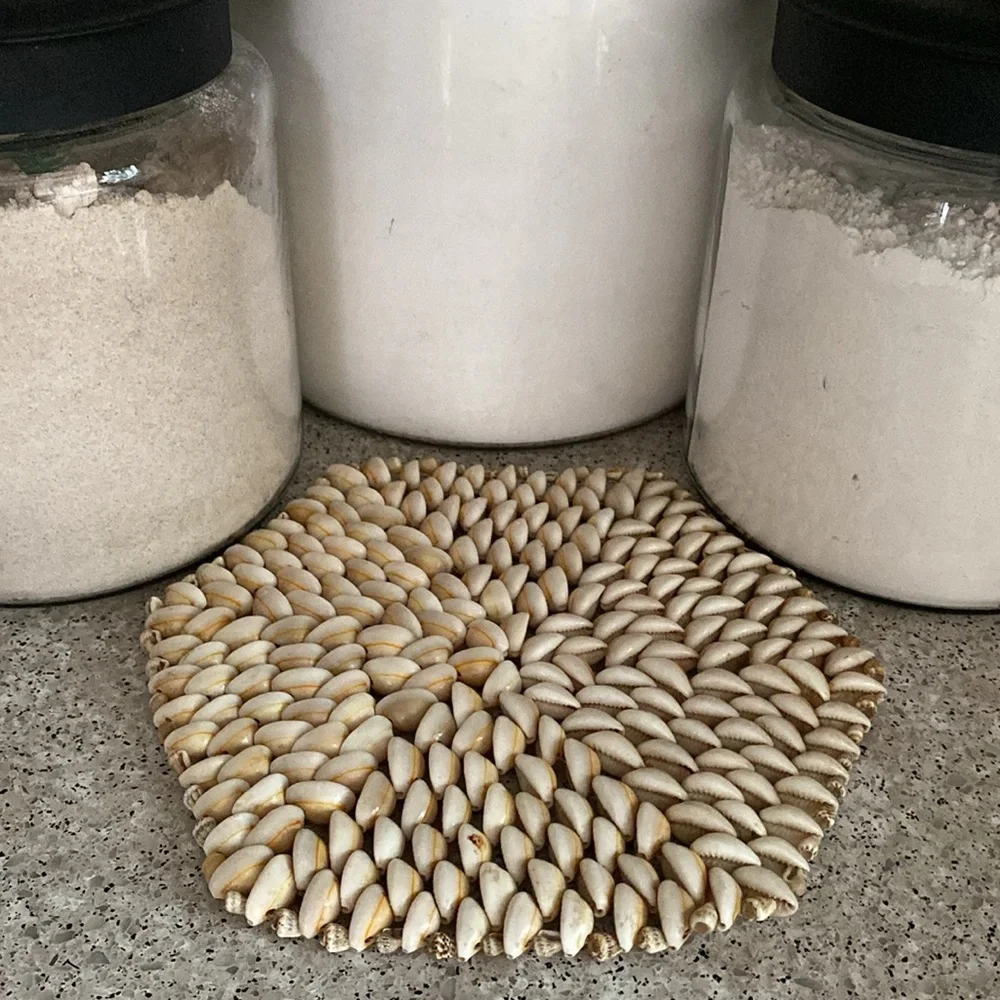 LIKE NEW Vintage Cowrie Shell Trivet/Wall Hanging